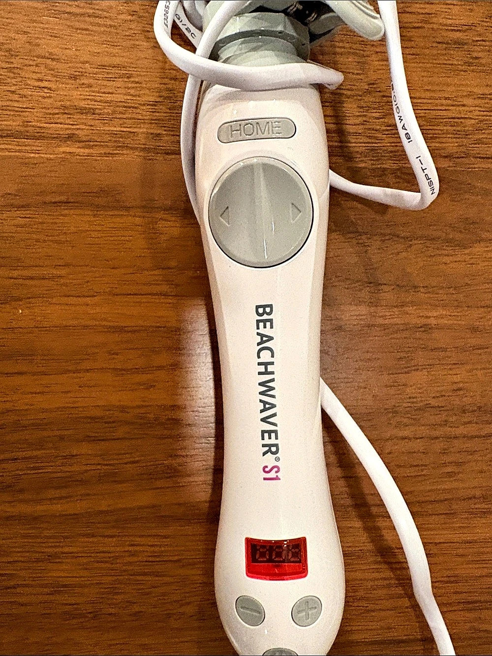 Beachwaver S1 Automatic Rotating Curling Iron White - Picture 4 of 4